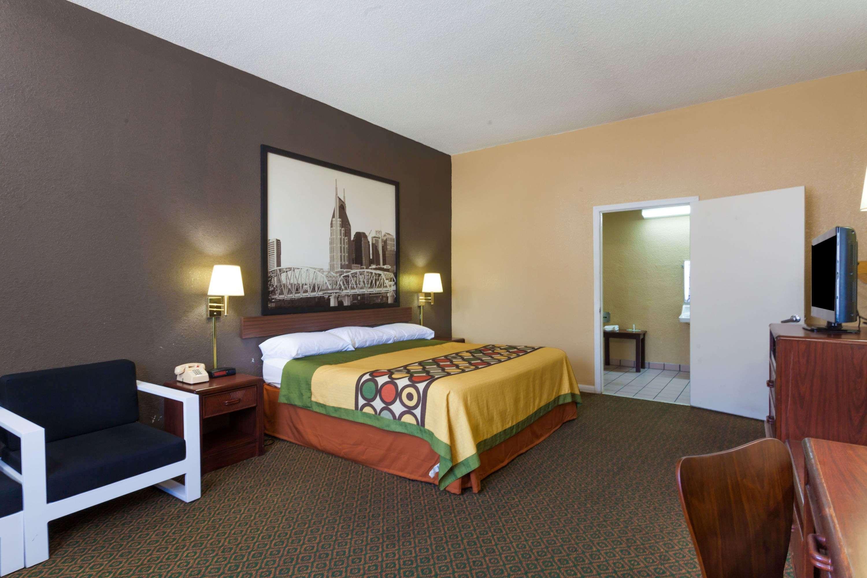 Super 8 By Wyndham Columbia Hotel Exterior photo
