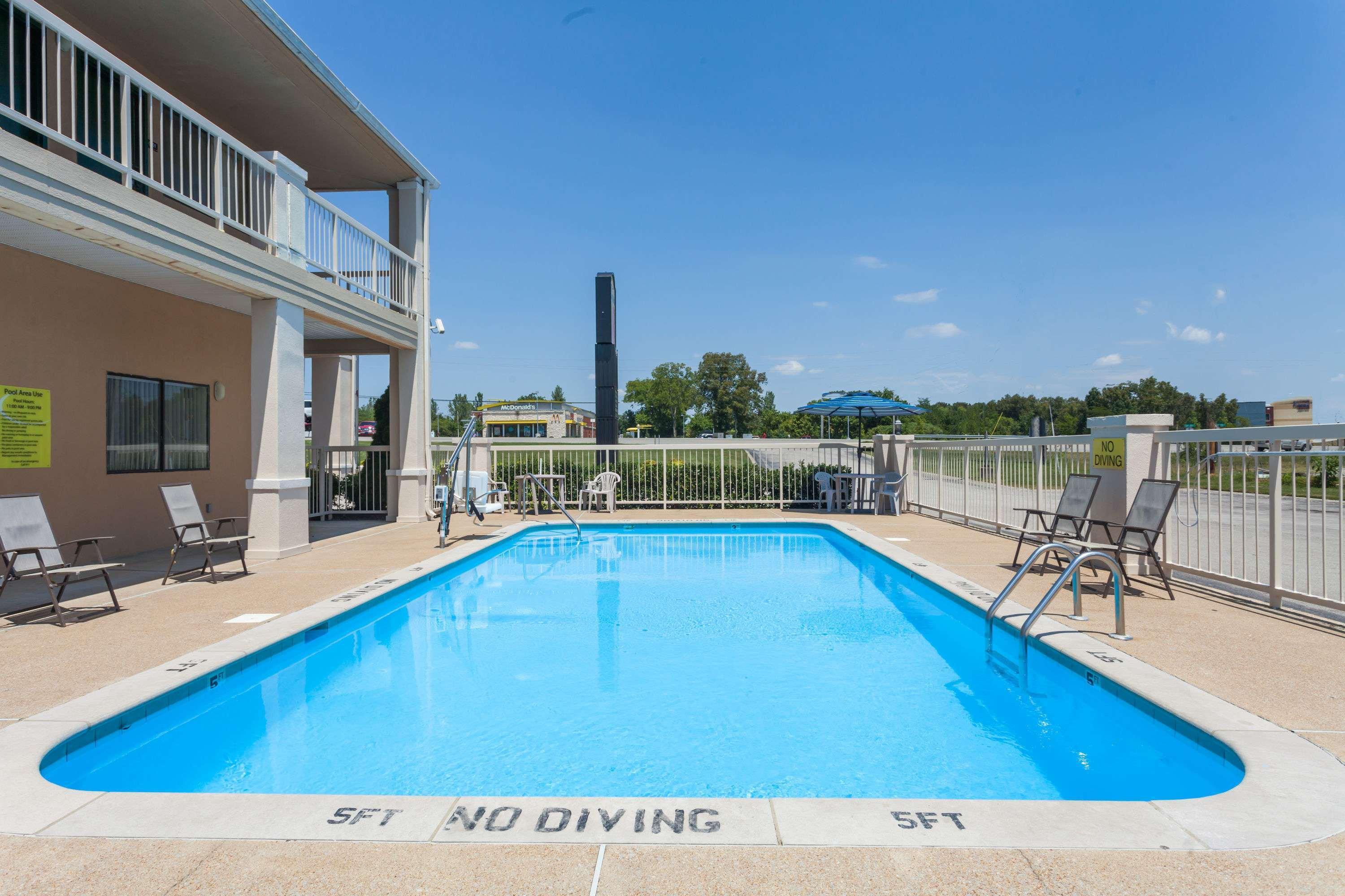 Super 8 By Wyndham Columbia Hotel Exterior photo