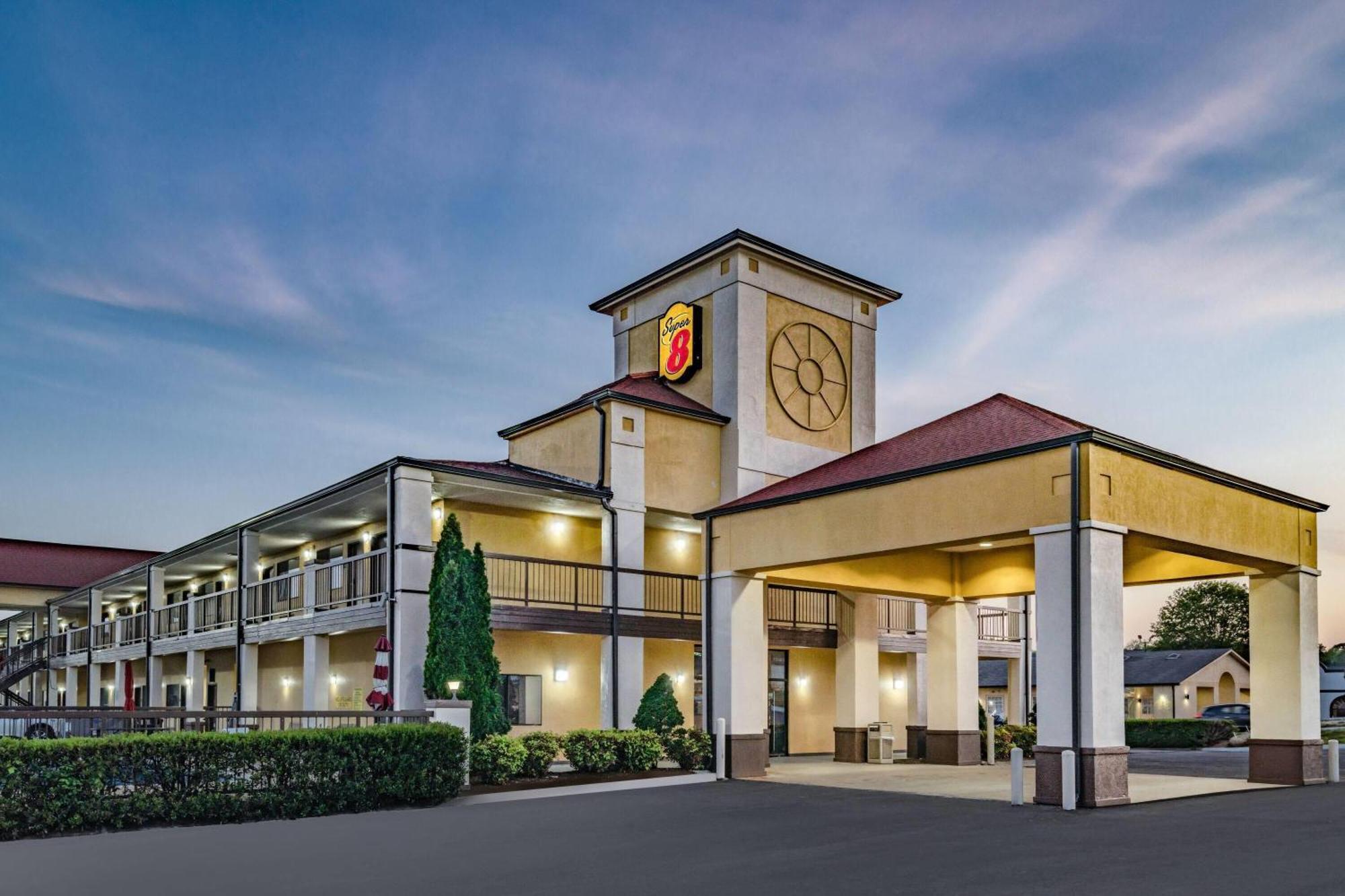 Super 8 By Wyndham Columbia Hotel Exterior photo